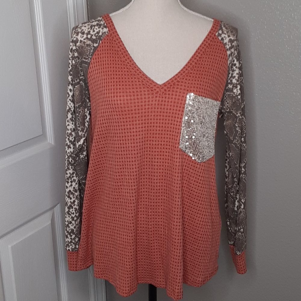 Ces femme snake Sleeve Pocket Tee Size M